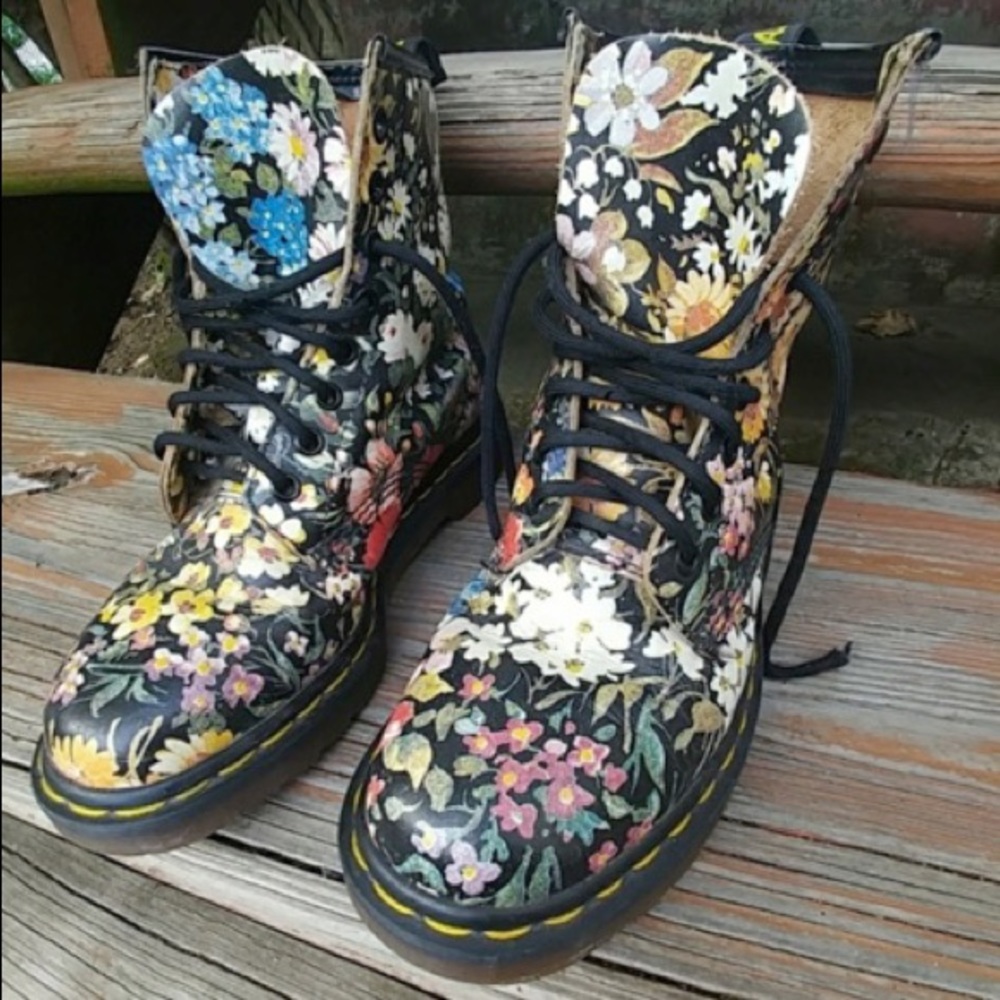 Authentic 90’s “Sienna Miller” Dr. Martins in US 9